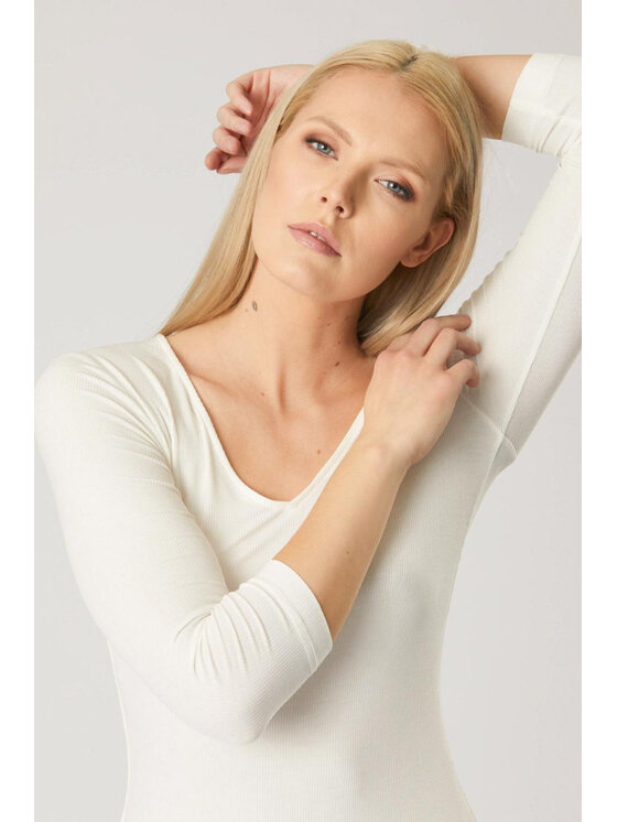 QUIOSQUE QUIOSQUE Halenka YUE YUE TOP2 SS21 Écru Regular Fit