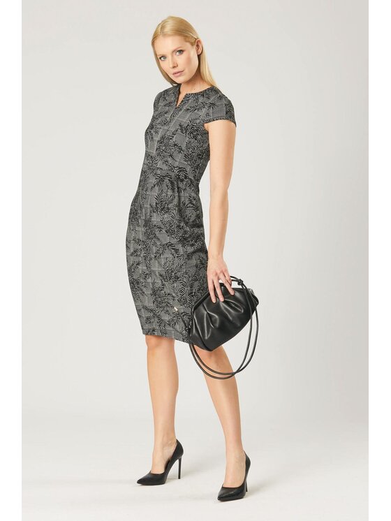 QUIOSQUE QUIOSQUE Každodenní šaty LITTLE E-COMMERCE DRESS Barevná Regular Fit