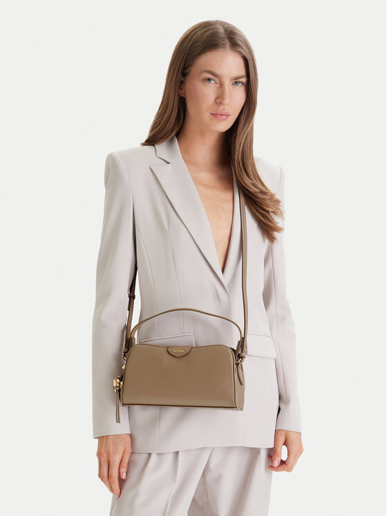 Calvin Klein Geantă Emblem Trio Top Handle Camera Ba LV04F3370G Bej