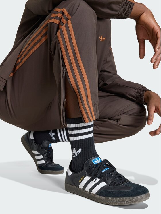adidas adidas Spodnie materiałowe 159007 Brązowy Regular Fit