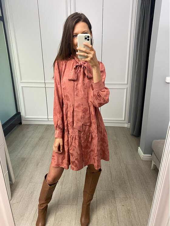 Manifiq&Co. Manifiq&Co. Sukienka codzienna Anastazja Koralowy Oversize