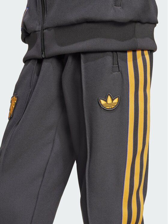 adidas adidas Spodnie dresowe Manchester United Terrace Icons Czarny Slim Fit