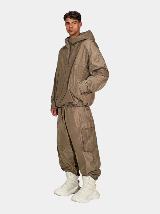 MADE BY SOCIETY MADE BY SOCIETY Spodnie materiałowe Pure Form - P17658 Brązowy Basic Fit