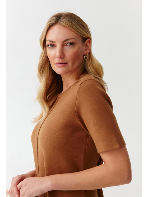 TATUUM TATUUM Sukienka dzianinowa JENNIFER Beżowy Fitted Fit