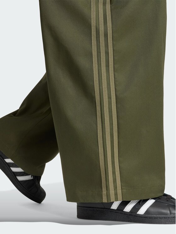 adidas adidas Spodnie materiałowe 169000 Zielony Oversize