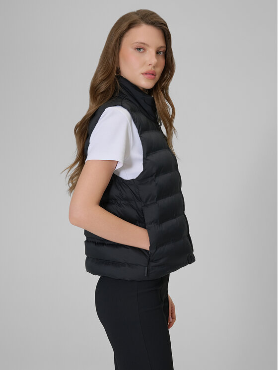 4F 4F Kamizelka EVERYDAY ACTIVE Czarny Regular Fit