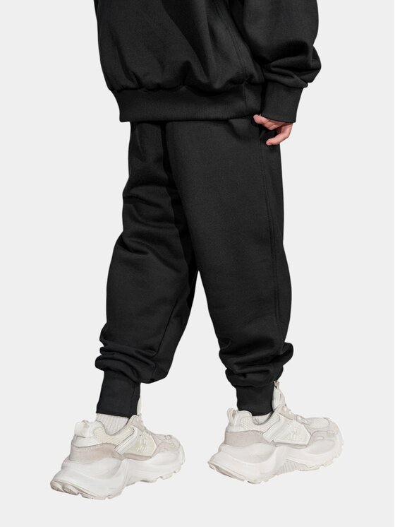 MADE BY SOCIETY MADE BY SOCIETY Spodnie materiałowe LOUD - P37526 Czarny Basic Fit