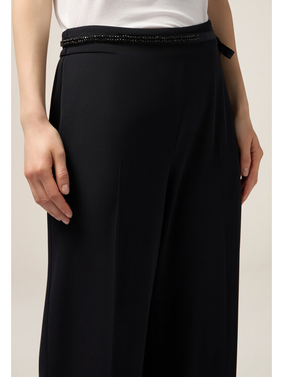 Oltre Oltre Pantaloni di tessuto P247J202343N033 Nero Flared Fit