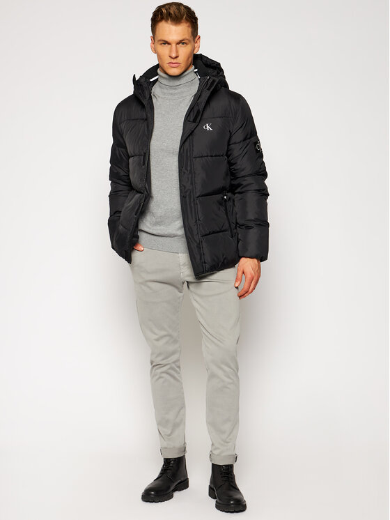 Calvin Klein Jeans Pūkinė striukė J30J316055 Juoda Regular Fit • Modivo.lt