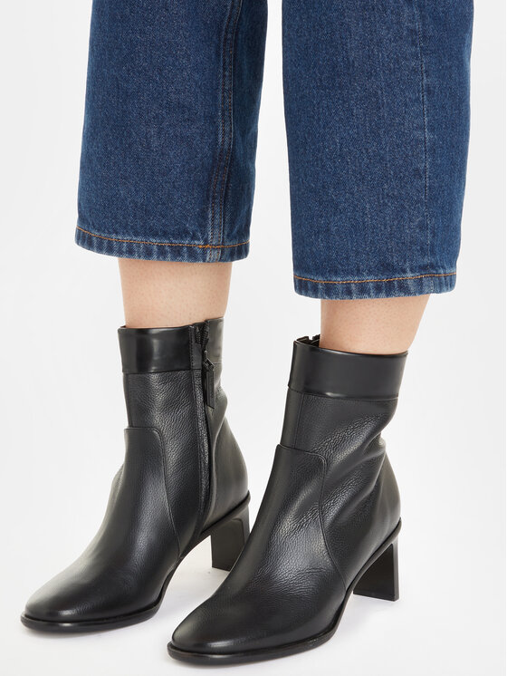 Calvin Klein Calvin Klein Čizme Curved Stil Ankle Boot 55 HW0HW01889 Crna