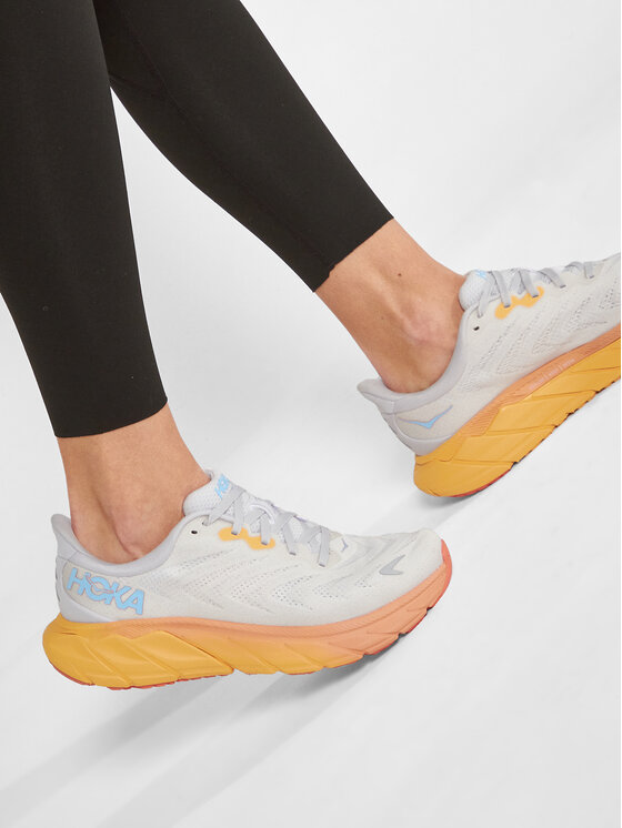 Hoka Hoka Jooksujalatsid W Arahi 6 1123195 Beež