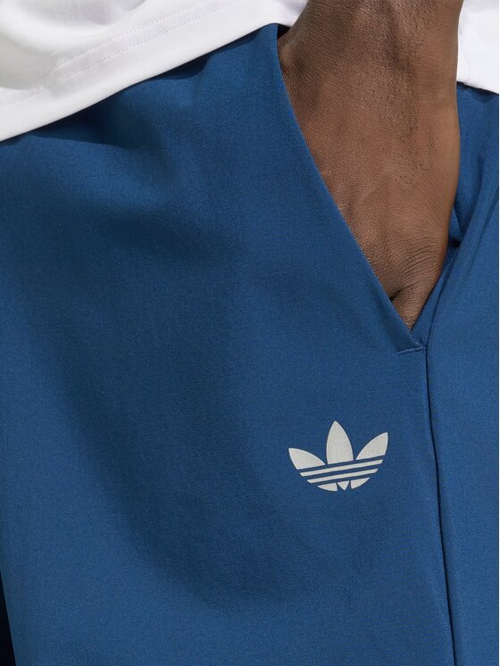 adidas adidas Szorty materiałowe 163192 Niebieski jasny Regular Fit
