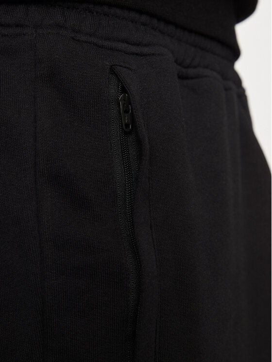 adidas adidas Pantaloni scurți sport Essentials Trefoil IY8520 Negru Regular Fit
