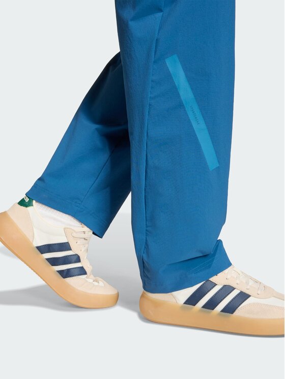 adidas adidas Spodnie materiałowe 163084 Niebieski jasny Loose Fit