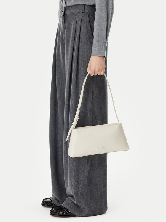 Calvin Klein Calvin Klein Torebka Embossed Logo Shoulder Bag K60K612550 Écru