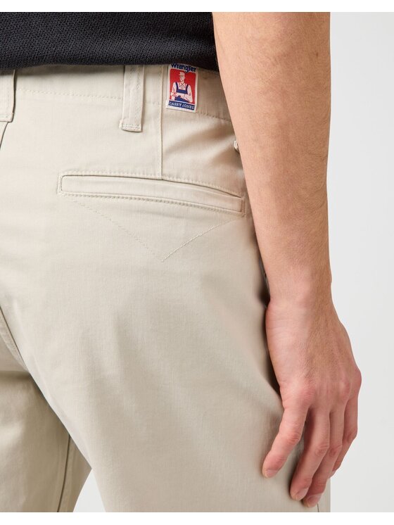 Wrangler Wrangler Szorty CJ CHINO SHORTS Biały Regular Fit