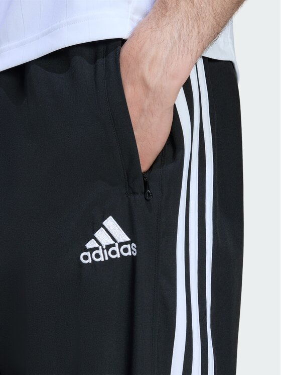 adidas adidas Spodnie materiałowe 152583 Czarny Loose Fit