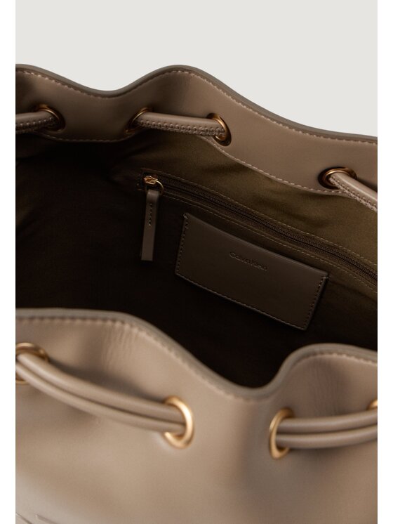 Calvin Klein Calvin Klein Borsetta RAISED CK LARGE BUCKET Beige