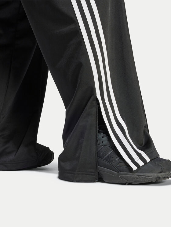 adidas adidas Sporta bikses Firebird IT7404 Melns Regular Fit