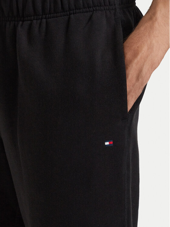 Tommy Hilfiger Tommy Hilfiger Sporta bikses Essential MW0MW37231 Melns Relaxed Fit