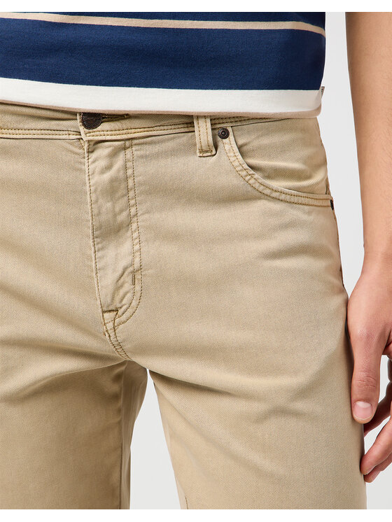 Wrangler Wrangler Spodnie materiałowe TEXAS Brązowy Regular Fit