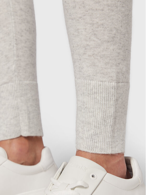 Gina Tricot Gina Tricot Pletene hlače Melia 18114 Siva Slim Fit