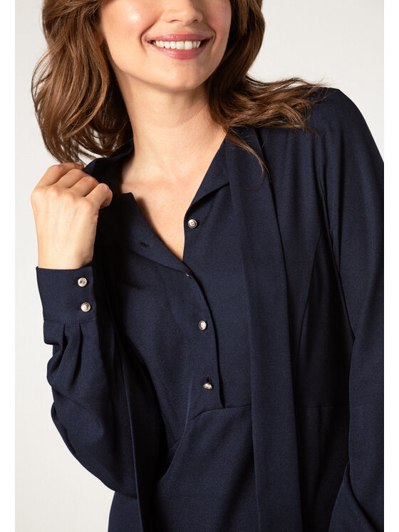 QUIOSQUE QUIOSQUE Každodenné šaty EMIRA DRESS Tmavomodrá Regular Fit