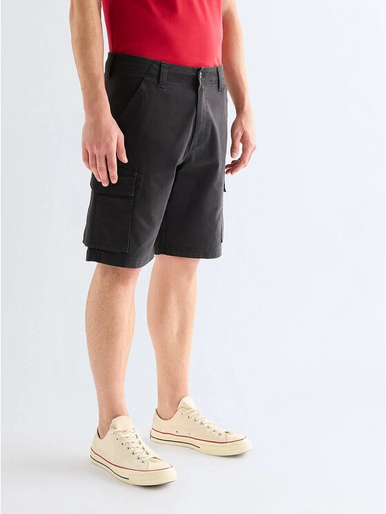 Wrangler Wrangler Szorty materiałowe PK CARGO SHORT Czarny Relaxed Fit