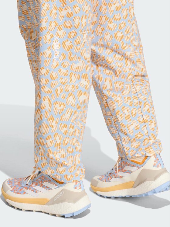 adidas adidas Spodnie outdoor 162742 Biały Loose Fit