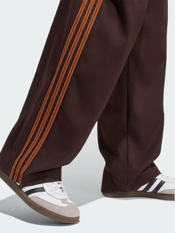 adidas adidas Spodnie dresowe 169011 Brązowy Regular Fit