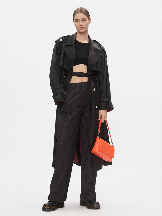 Calvin Klein Jeans Calvin Klein Jeans Pantaloni din material Loose Logo Aop Cargo Pant J20J222596 Negru Regular Fit