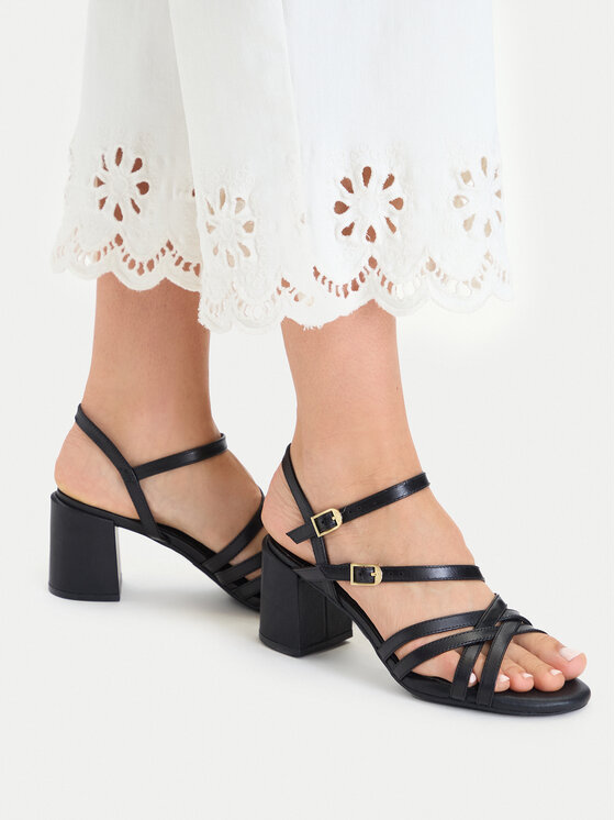 Clarks Sandale Ezoria Strap 26185893 Negru
