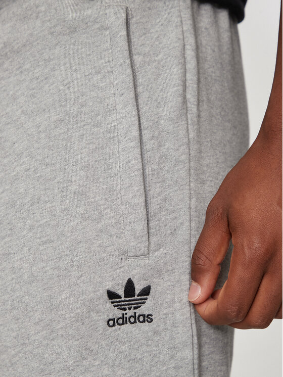 adidas adidas Spodnji del trenirke Trefoil Essentials IX7684 Siva Regular Fit