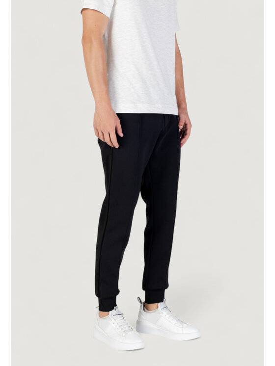Antony Morato Antony Morato Pantaloni da tuta CARROT FIT WITH LOGOED METAL BADGE Nero Carrot Fit
