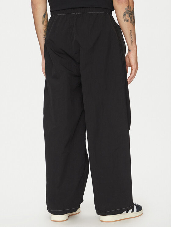 adidas adidas Pantaloni da tuta Parachute JD5415 Nero Loose Fit