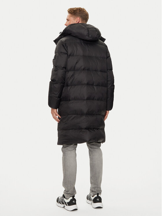 Calvin Klein Jeans Calvin Klein Jeans Pūkinė striukė Essentials J30J326102 Juoda Regular Fit