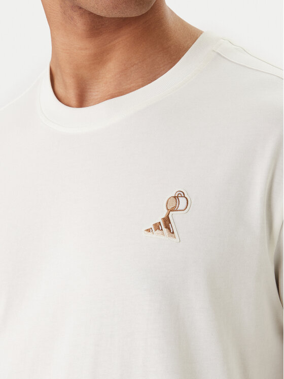 adidas adidas T-Shirt Lux Coffee Cafe Pour Graphic KB4845 Bílá Loose Fit