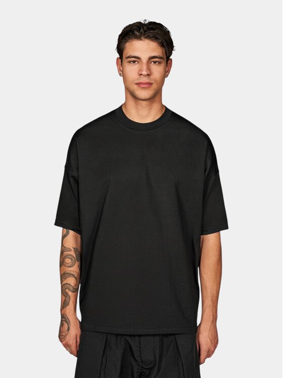 MADE BY SOCIETY MADE BY SOCIETY T-Shirt Silent Form - T17847 Czarny Basic Fit
