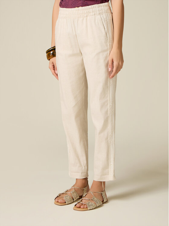 Oltre Oltre Spodnie materiałowe P003J002456N013 Biały Regular Fit