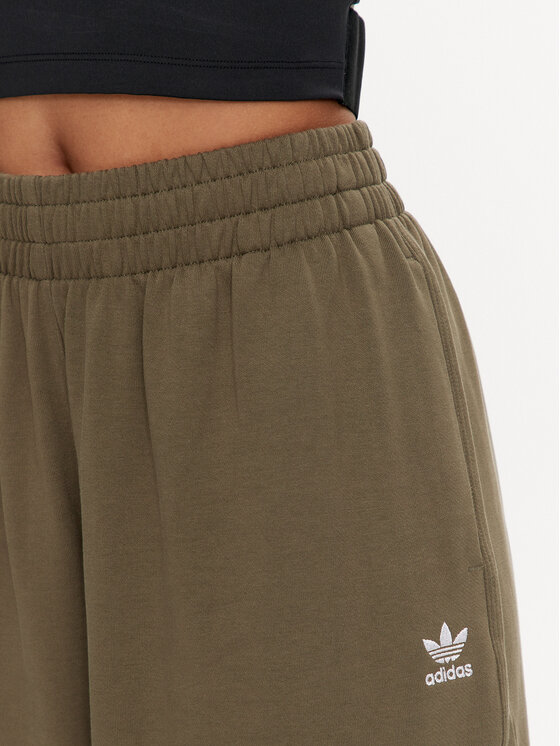 adidas adidas Pantaloni trening Essentials Fleece Boyfriend JIY9692 Kaki Loose Fit