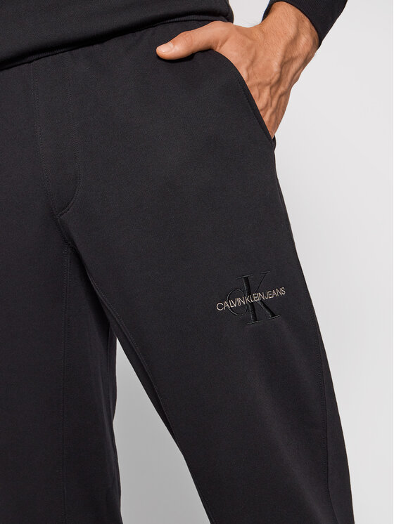 Calvin Klein Jeans Pantaloni da tuta J30J318159 Nero Regular Fit • Modivo.it