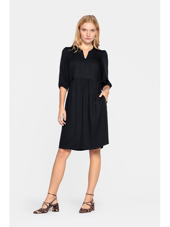 EMOI EMOI Sukienka codzienna czarna o luźnym kroju Czarny Feminine Fit