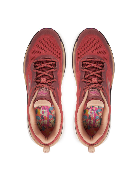 Para butów sportowych widziana z góry, widoczne sznurowadła i wnętrze.
