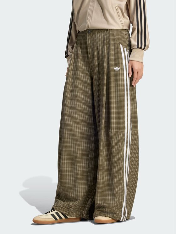adidas adidas Spodnie materiałowe 168736 Zielony Loose Fit