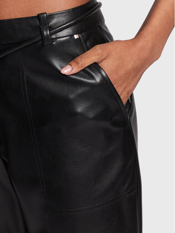 BOSS Boss Nohavice z imitácie kože Tacora 50482689 Čierna Tapered Fit