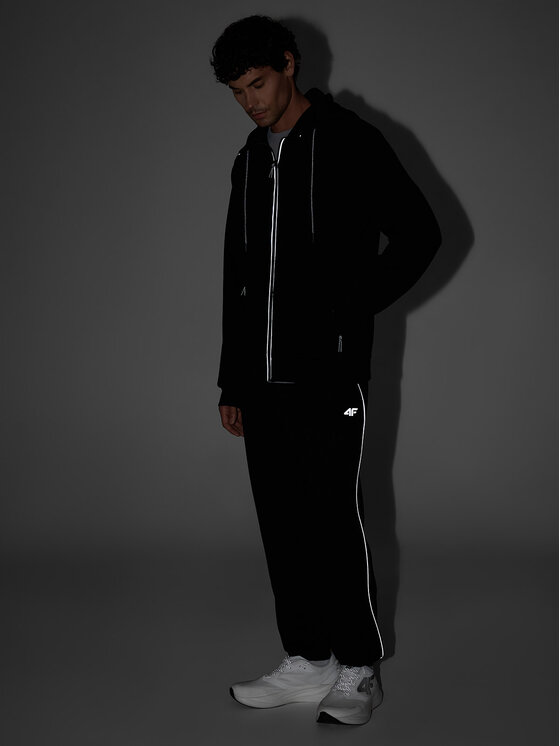 4F 4F Spodnie dresowe NIGHT RUN Czarny Regular Fit