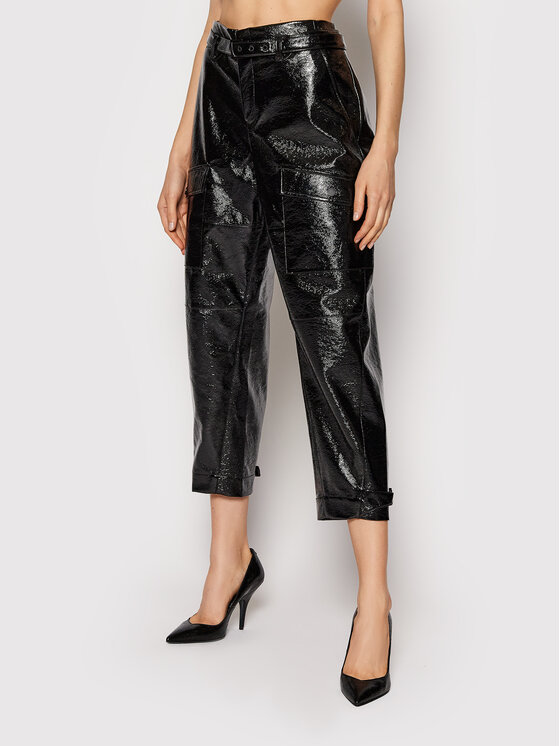 Ted Baker Hlače iz umetnega usnja Vinala 256835 Črna Cropped Fit