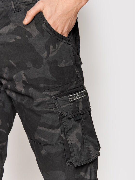 Alpha Industries Alpha Industries Bavlnené šortky Jet Camo 191200C Čierna Regular Fit