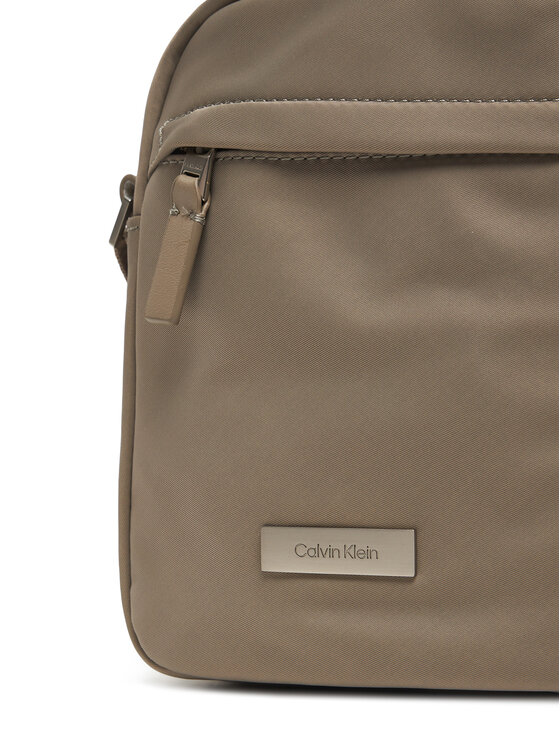 Calvin Klein Calvin Klein Мъжка чантичка Sleek Reporter LV04D3180G Бежов