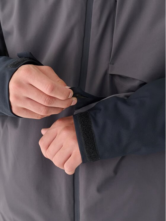 4F 4F Lyžiarska bunda 4FWAW24TTJAM577-22S Čierna Regular Fit